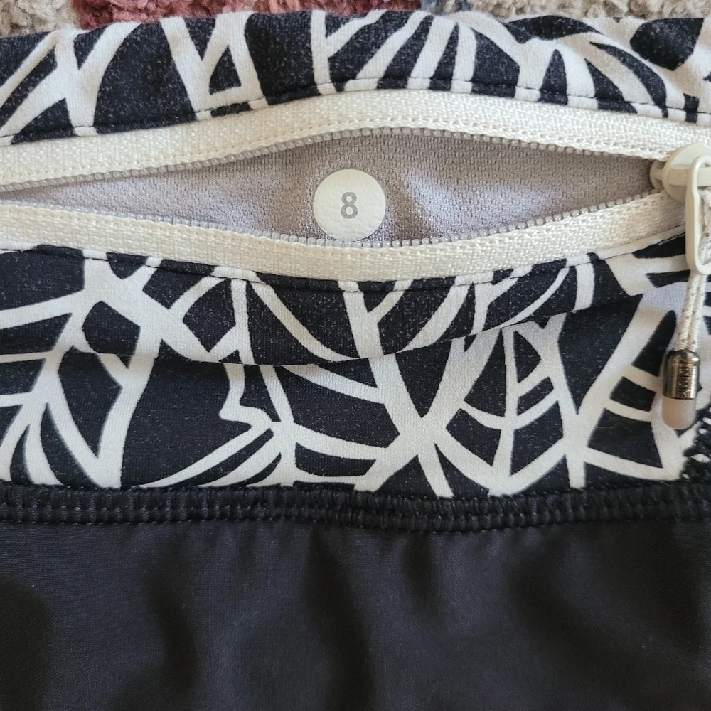 Lululemon Rare Run Speed Short‎ *4-way Stretch Lined Size 8 Black / Angel Wing